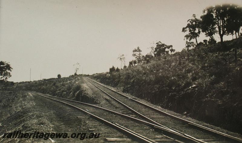 P07255
1 of 10 photos taken on the Upper Darling Range Railway Zig Zag, UDRR line, diverging tracks
