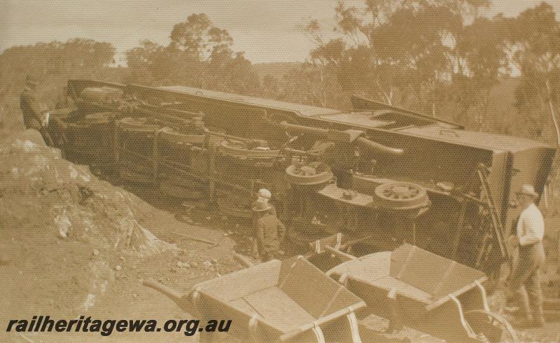 P07274
2 of 6 views of the derailment of D class 387 on No. 42 Mixed at 