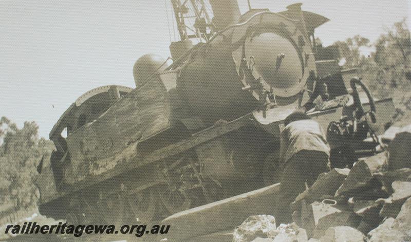 P07276
4 of 6 views of the derailment of D class 387 on No. 42 Mixed at 