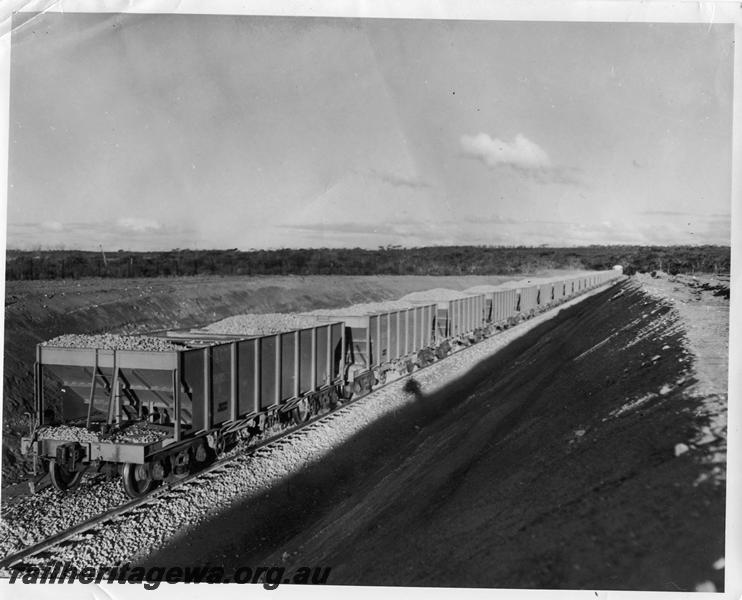 P07510
WSH class ballast wagons, ballasting track
