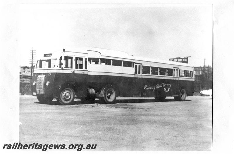 P07644
Railway Road Service semi trailer bus headed by Foden No.F18 towing a passsenger saloon from the 