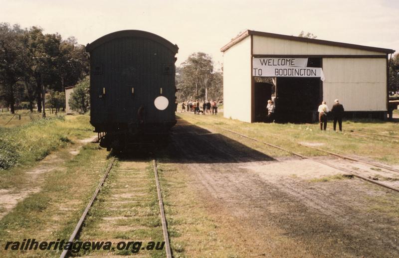 P08129
Side and end view of the 3rd Class goods shed, Boddington with banner 