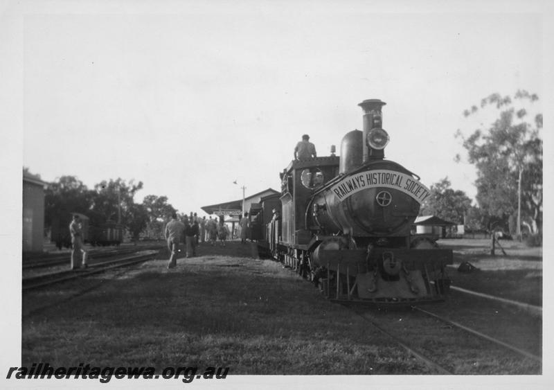 P08145
Millars loco No.61, in the dock platform, Mundijong Station, SWR line, ARHS tour train, head on view of loco 
