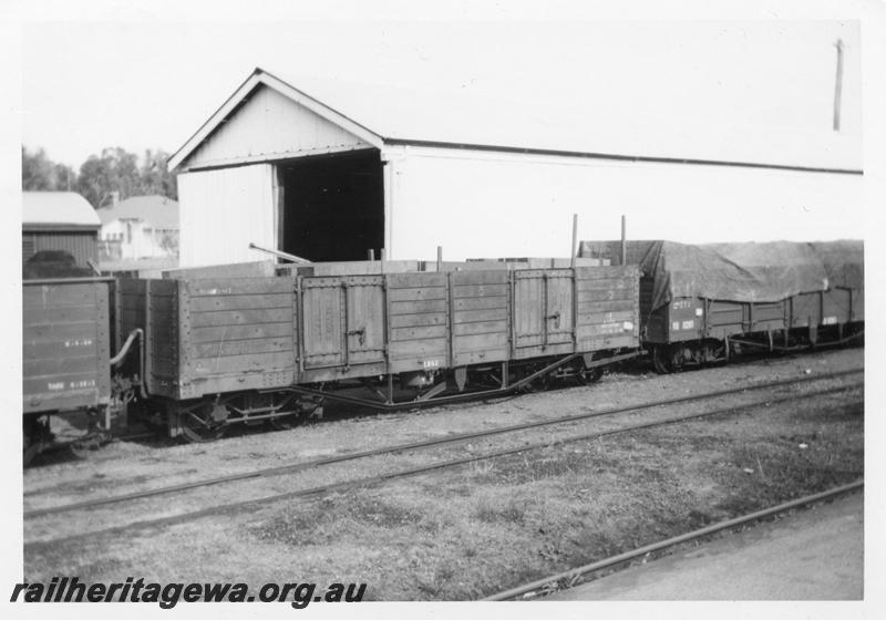 P08223
MRWA L class 862 bogie open wagon, became RBM class 40712 in 1964 and then RAM class 40712 in 1973, written off in 1978, end and side view
