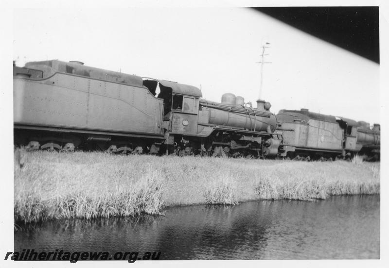 P08240
U class 662, U class 653, stowed at the Midland Graveyard, end and side view
