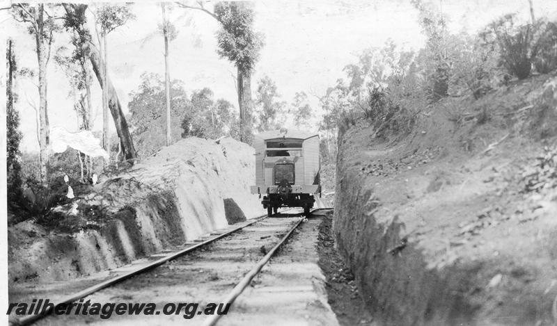 P08248
Millars pay car, Nanga Brook, head on view in cutting
