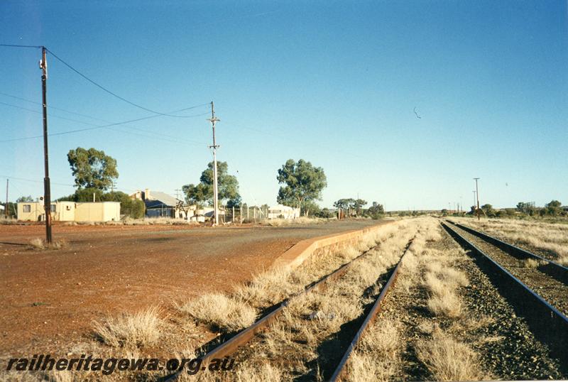 P08553
Leonora, platform, view from rail side, KL line.
