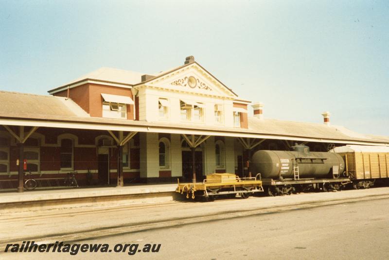 P08579
Geraldton, station building, station building, view from rail side, NR line. Wagons, shunters float in platform road.
