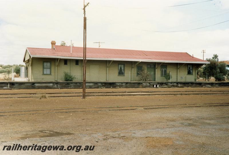 P08610
Mullewa, station building, platform, NR line.
