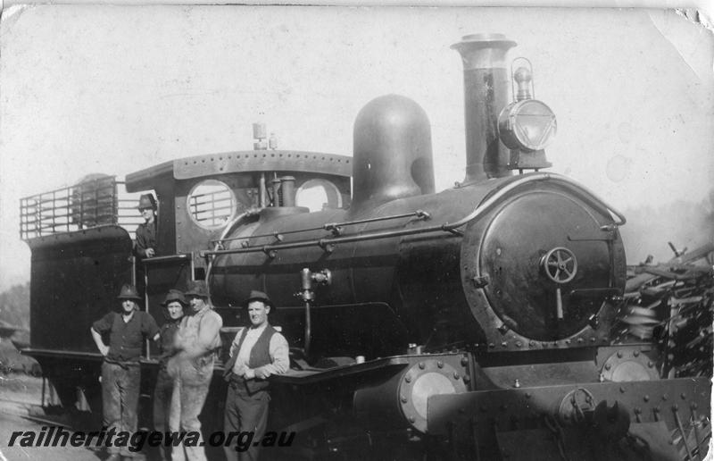 P08690
G class type loco, wood rails around tender, side and front view, workers posing in front of loco
