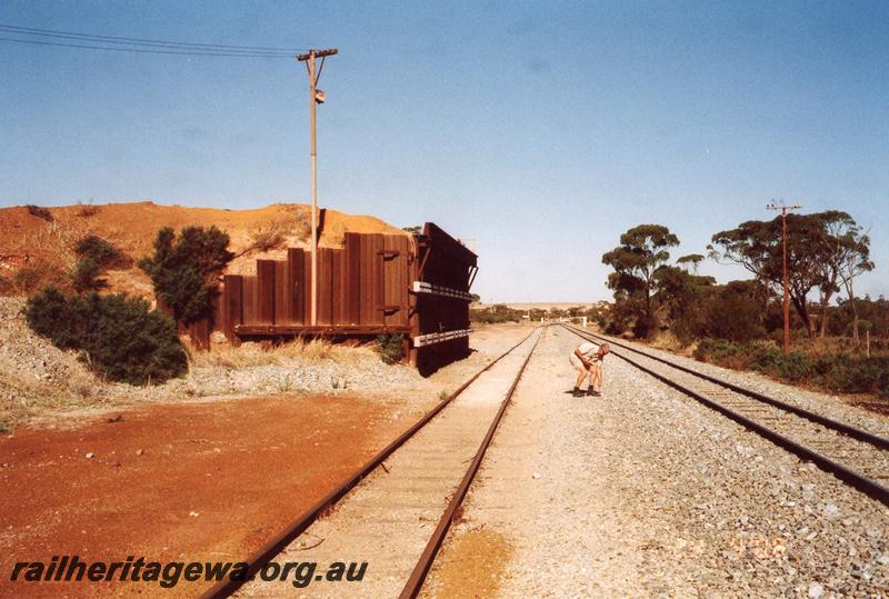 P08740
Talc loading facility, Three Springs, MR line, view along track
