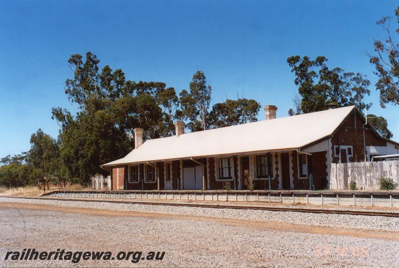 P08741
Station building, Watheroo, MR line, trackside view
