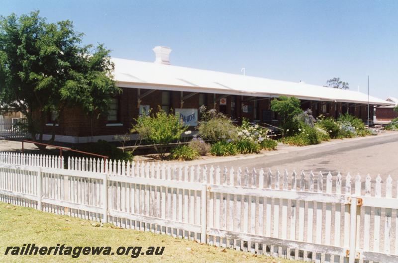 P08763
Station building, Katanning, GSR line, streetside view
