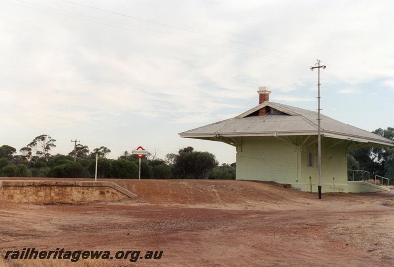 P08802
Station building (