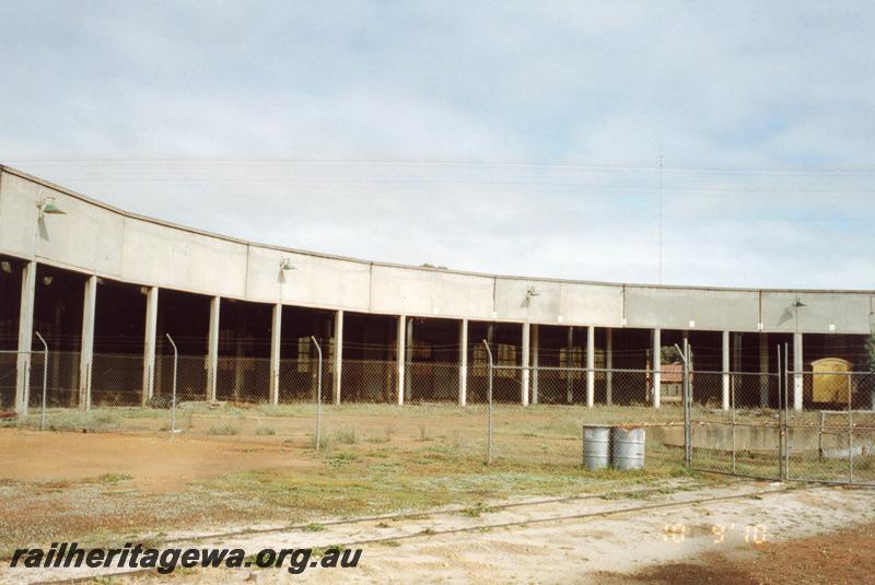 P08834
1 of 5 views of the steam loco depot at Collie, out of use and abandoned. Front view of roundhouse
