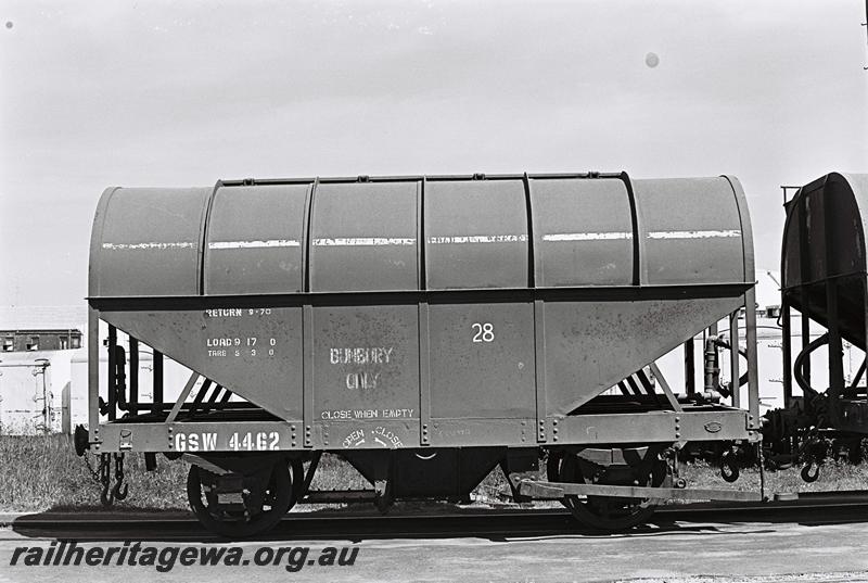 P09171
GSW class 4462 wheat hopper, Bunbury, side view

