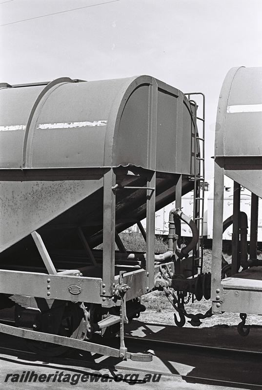 P09172
GSW class 4462 wheat hopper, Bunbury, side and end view
