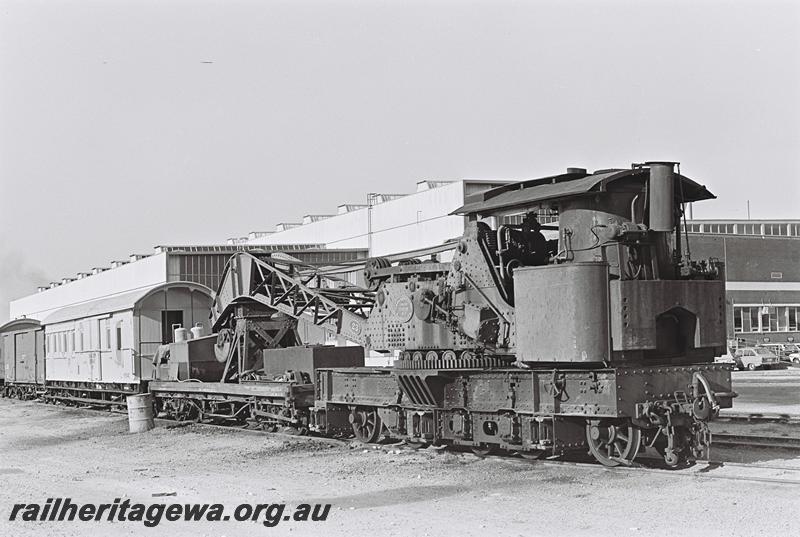 P09245
Crane No.23, 25 ton breakdown crane, Forrestfield Yard, end and side view
