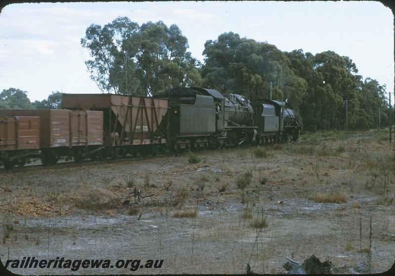 P09601
W class and S class on empties No 7 shunter for Western No 2 screens between Collie Burn and Collie Cardiff. BN line.
