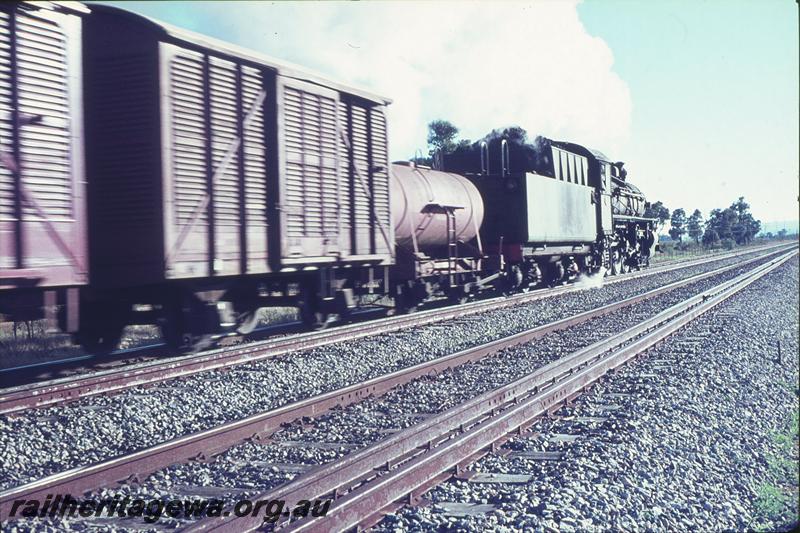 P09674
PMR class 734, down goods on Avon Valley route, water tank behind tender, between Bellevue and Millendon Junction. ER line.
