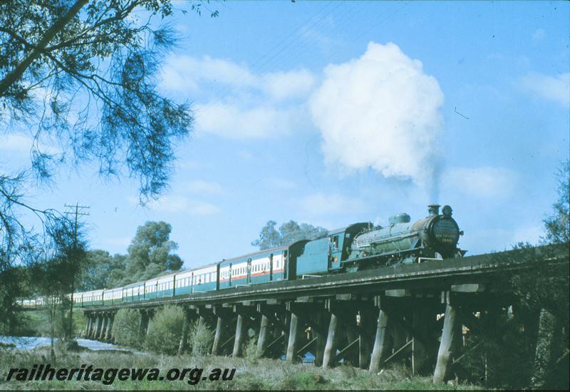 P09725
W class 904, trestle bridge over Avon River, near Spencers Brook, Avon Explorer tour train. GSR line (Previously ER line).
