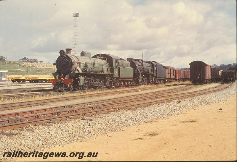 P09753
W class 909, V class 1219, down goods on dual gauge, Avon Yard. ER line.
