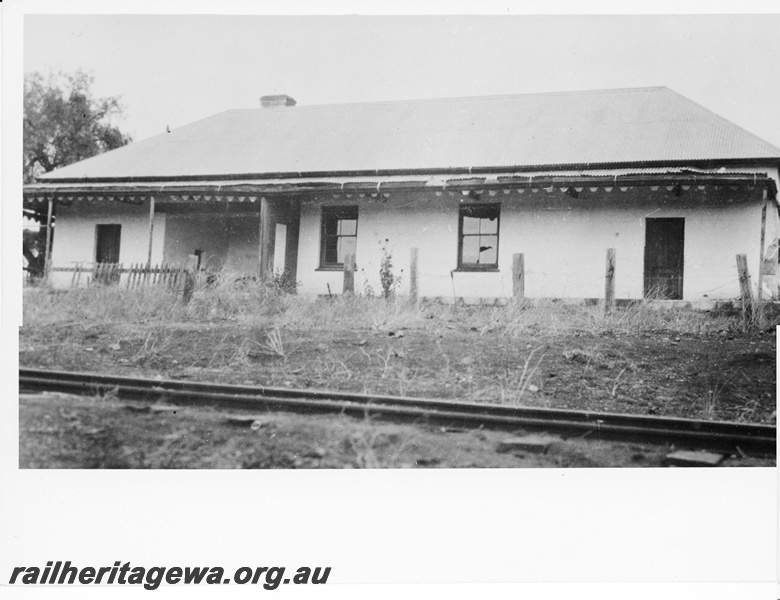 P10507
Original station building at Northampton, GA line, trackside view
