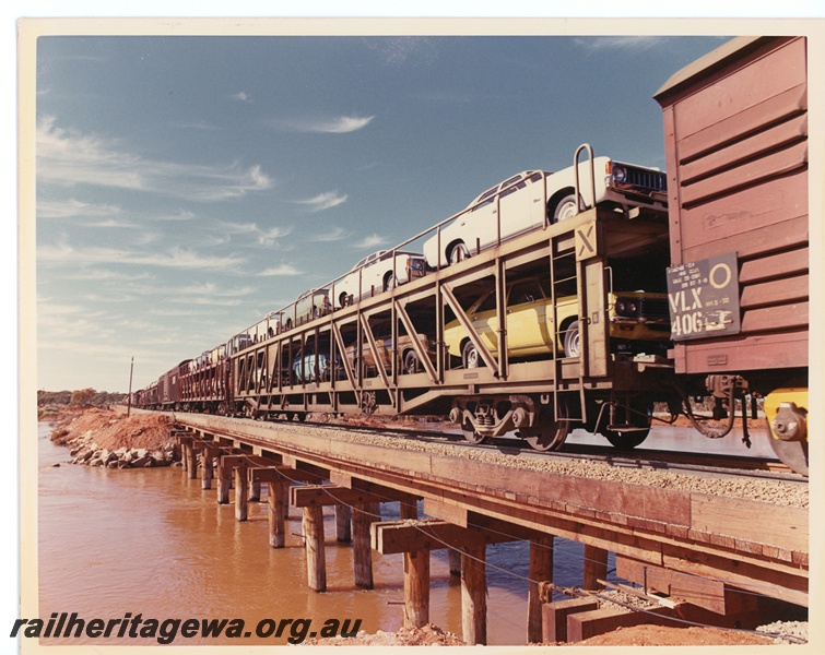 P10763
VLX class 406 standard gauge covered van coupled ahead of two car carrier wagons as they cross Goddards Creek west of Zanthus. This bridge was newly constructed because of washaways.

