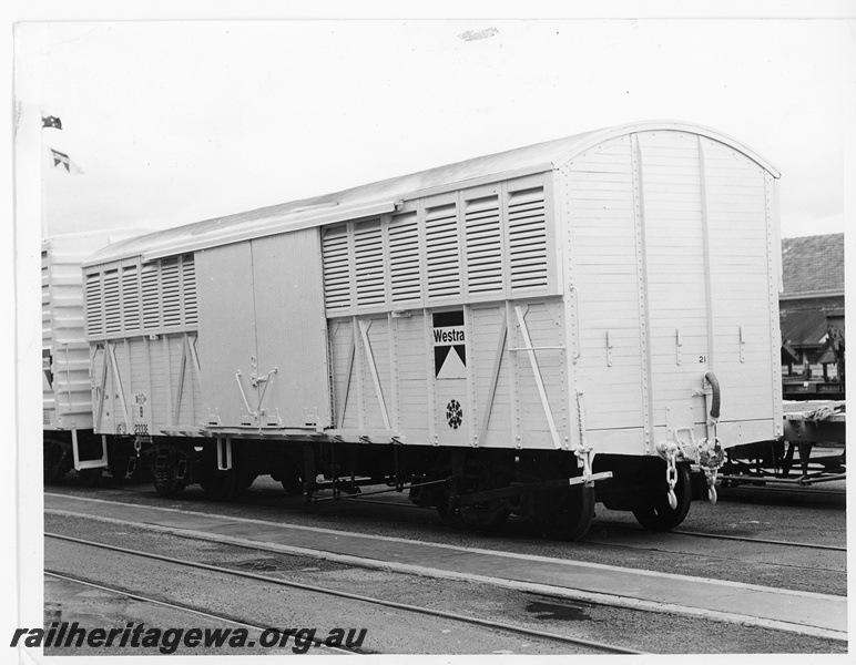 P10780
VF class 23338, in yellow livery, with Westrail tooth logo, side and end view
