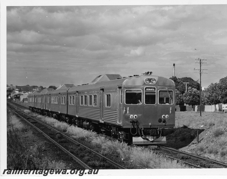 P10786
ADK class railcars, four car set, Fremantle destination indicator, ER line, side and end view
