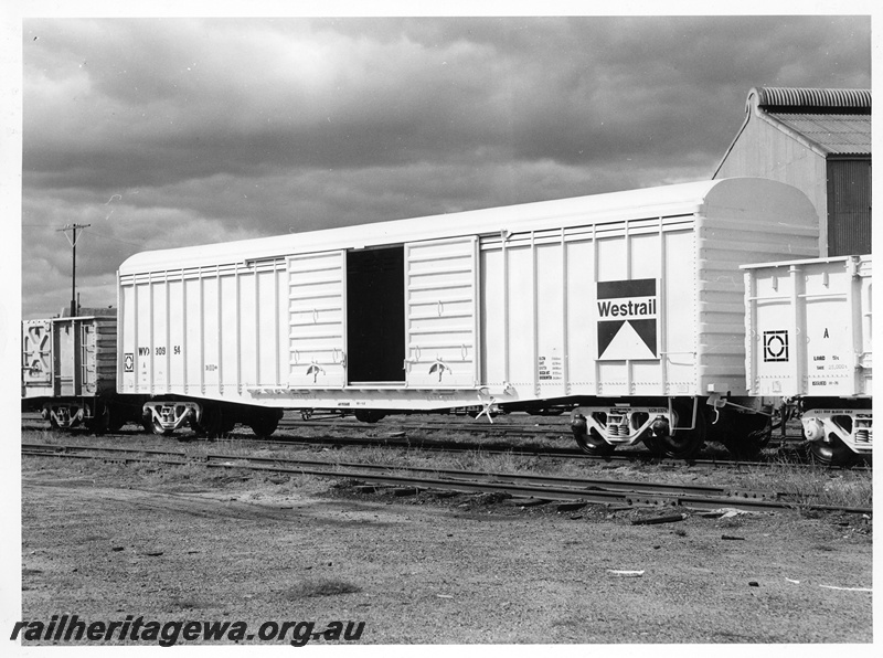 P10789
WVX class 30954, in yellow livery, with Westrail tooth logo, side and end view
