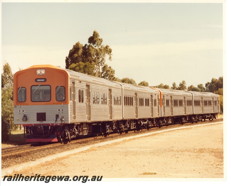 P10962
4 car ADC/ADL suburban railcar consist, lead by ADC class  851, enroute to Midland at Perth Terminal.
