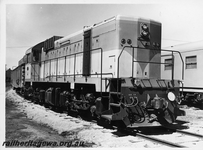 P10977
J class 105, in two tone blue livery, side and end view

