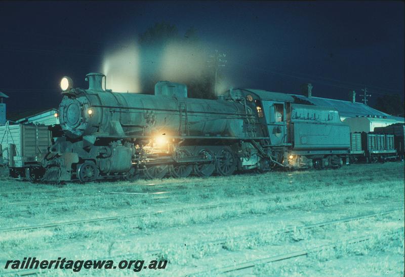 P11359
W class shunting, Collie station yard. BN line.
