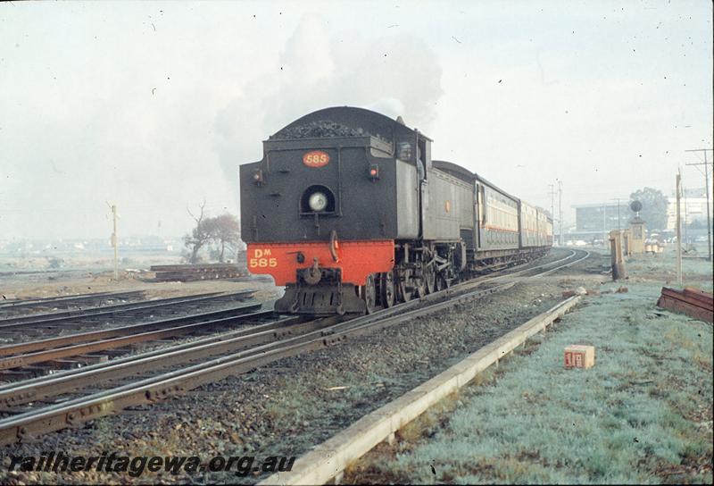 P11431
DM class 585, suburban passenger.
