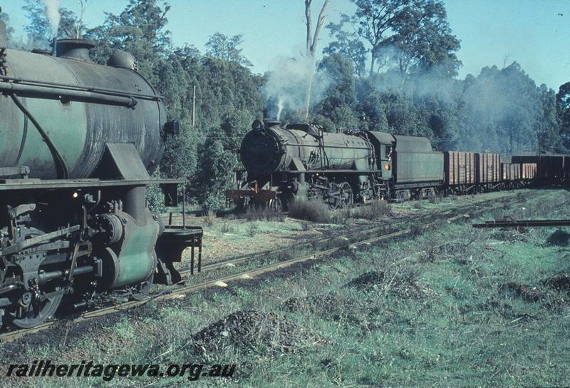 P11535
V class 1212, up coal train, crossing V class 1215, Moorhead. BN line.
