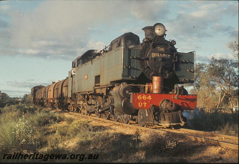 P11585
UT class 664, diesel fuel tankers, returning to Midland from ballast train duties, south of Wannamal. MR line.
