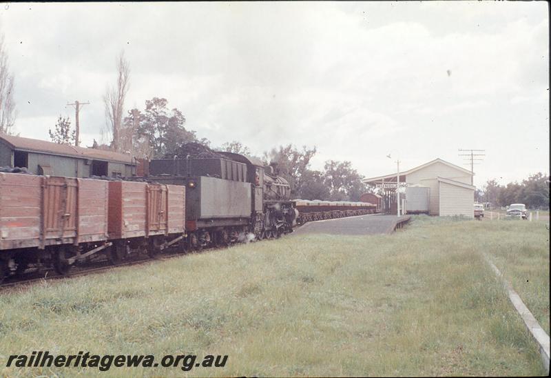 P11670
PM class 703, Up coal train on main line, station building, platform, ballast train in siding, Mundijong. SWR line, view along the train looking towards the loco
