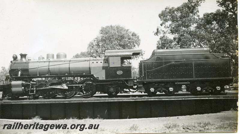 P12021
U class 662 on turntable, in photographic grey livery, side view
