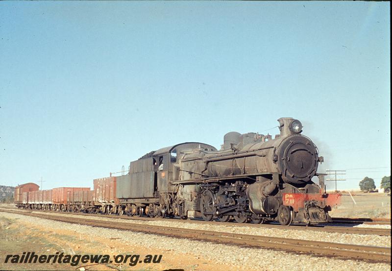 P12137
PM class 711, arriving East Northam with goods ex Merredin. EGR line.
