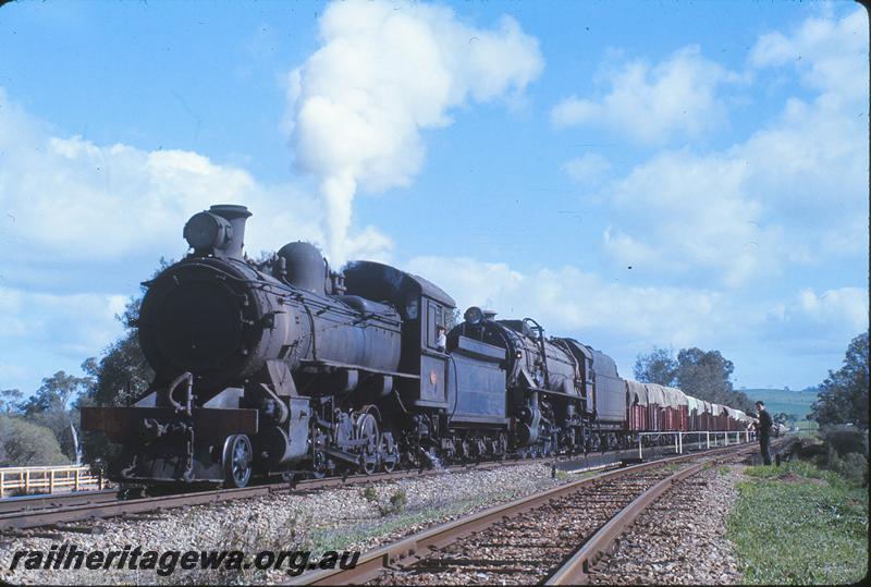 P12251
F class 413, V class 1216, 24 goods, Avon River bridge, Spencers Brook, Wundowie line in foreground. GSR line (previously ER line).
