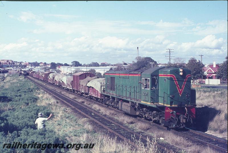 P12294
R class 1902, up goods, between Subiaco and Daglish, DM class 588 on down show special in background. ER line.

