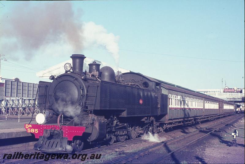 P12298
DM class 585, up show special, in Perth station. ER line.
