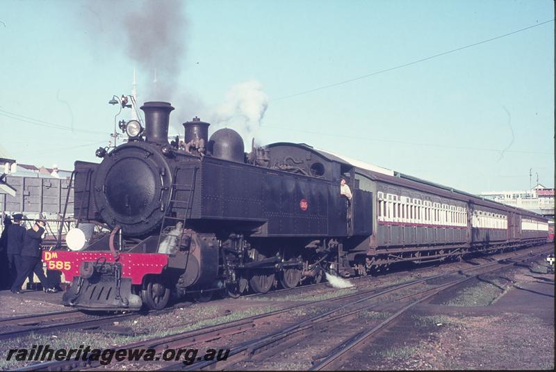 P12299
DM class 585, up show special, departing Perth station. ER line.
