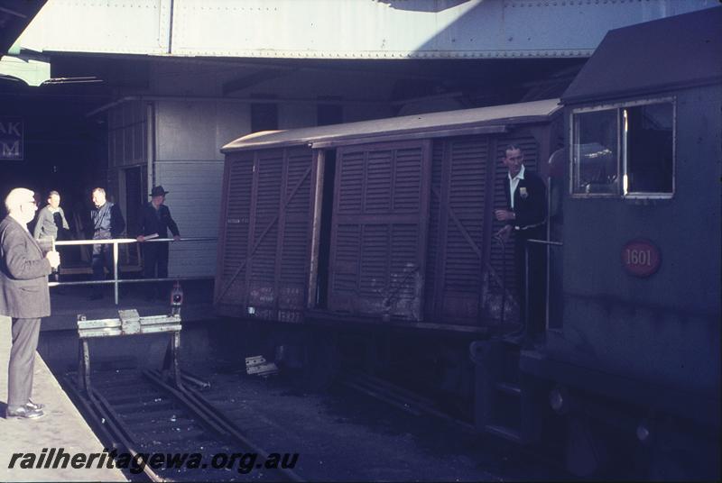 P12300
B class 1601, wrecked FD class van, shunting neck behind Fremantle Dock, Perth station. ER line.
