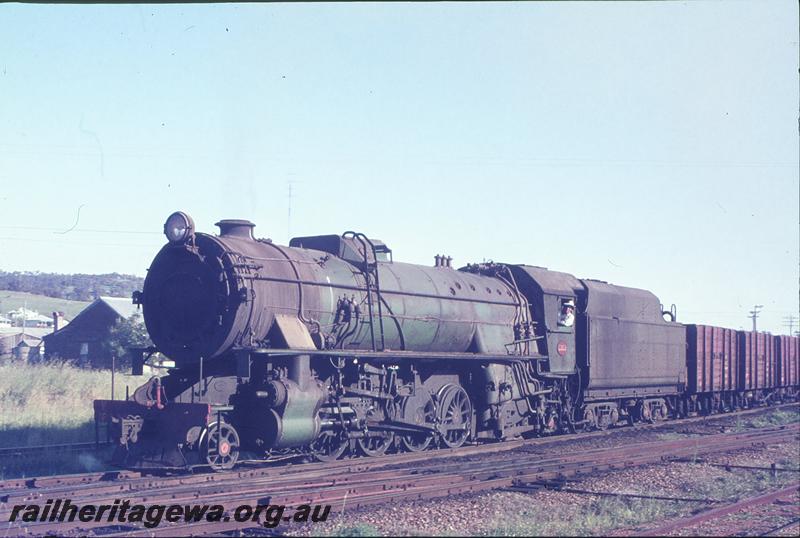 P12315
V class 1203, goods, departing Brunswick Junction for Collie. BN line.
