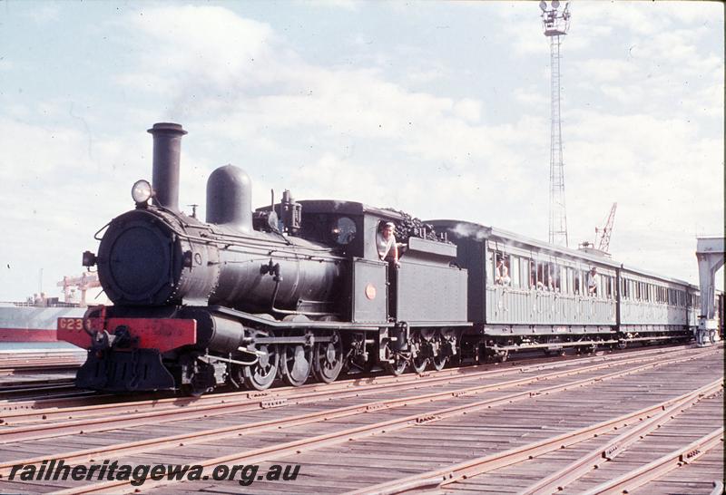 P12347
G class 233, vintage train for USS Bainbridge, Bunbury Jetty. SWR line.

