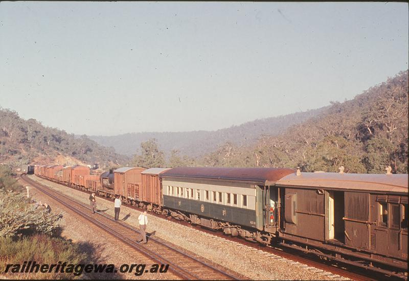 P12356
AQZ class 418, ZB class brakevan, coach attached tour, in Jumperkine loop. Avon Valley line.

