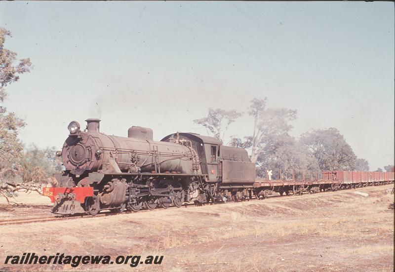 P12379
W class 922, 193 goods, level crossing east of Pinjarra. PN line.
