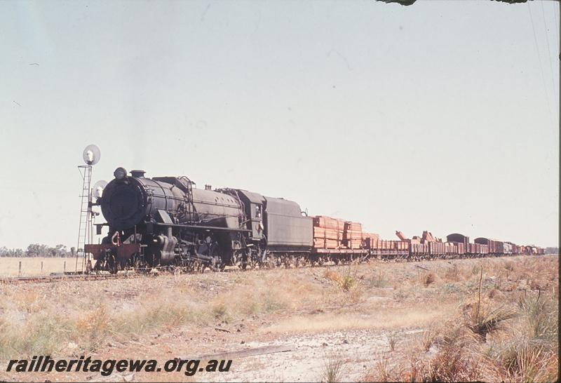 P12391
V class 1222, 26 goods, arriving North Dandalup, signals. SWR line.
